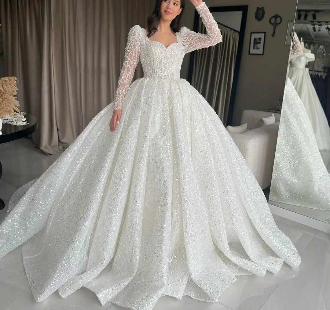 Robe de mariée en dentelle perlée – CLEVI Paris
