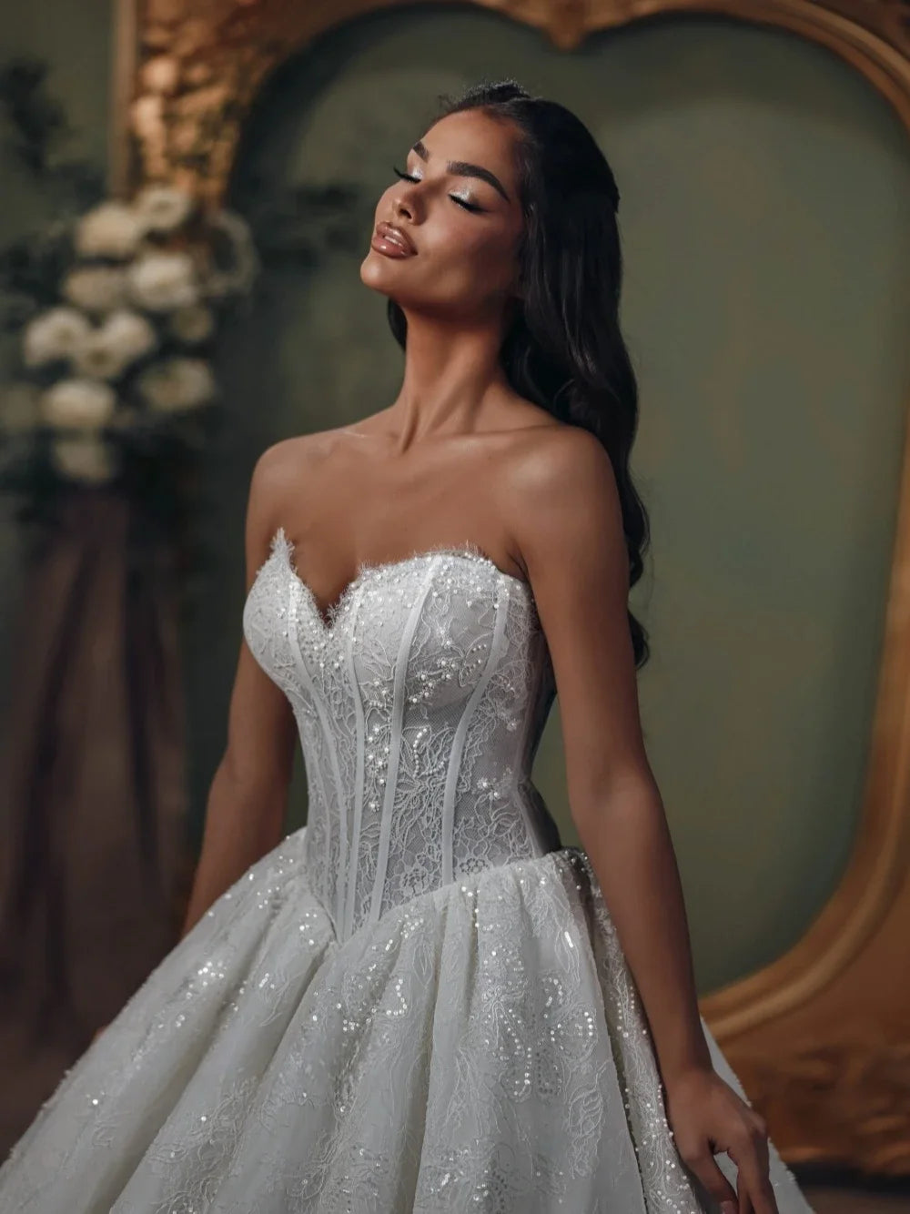 Robe de mariée en dentelle avec veste – CLEVI Paris