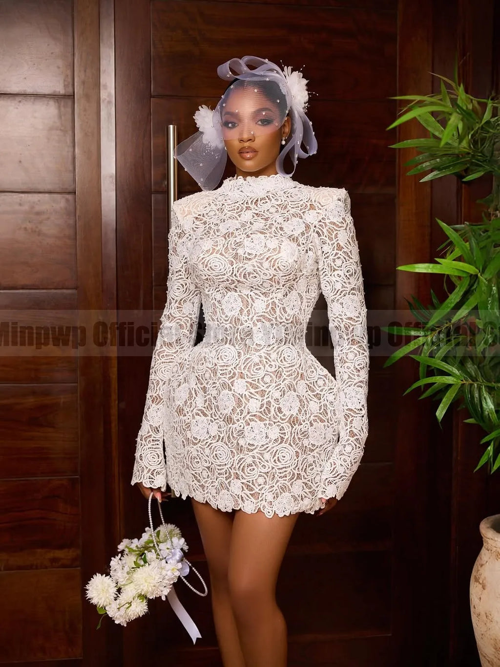 Robe de mariée courte col haut dentelle perlée – CLEVI Paris
