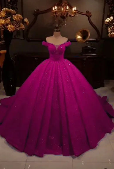 Robe de bal perlée en organza col cœur – CLEVI Paris
