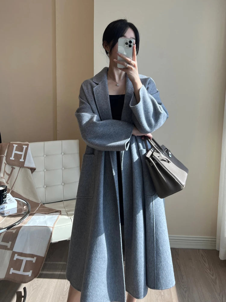 Manteau long femme à ceinture et col revers – CLEVI Paris
