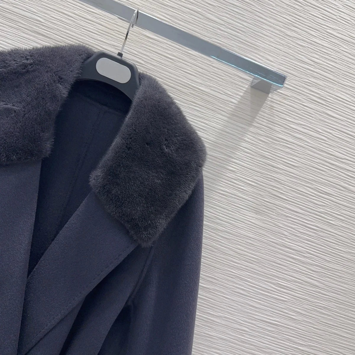 Manteau femme mi-long ceinturé à grand col – CLEVI Paris