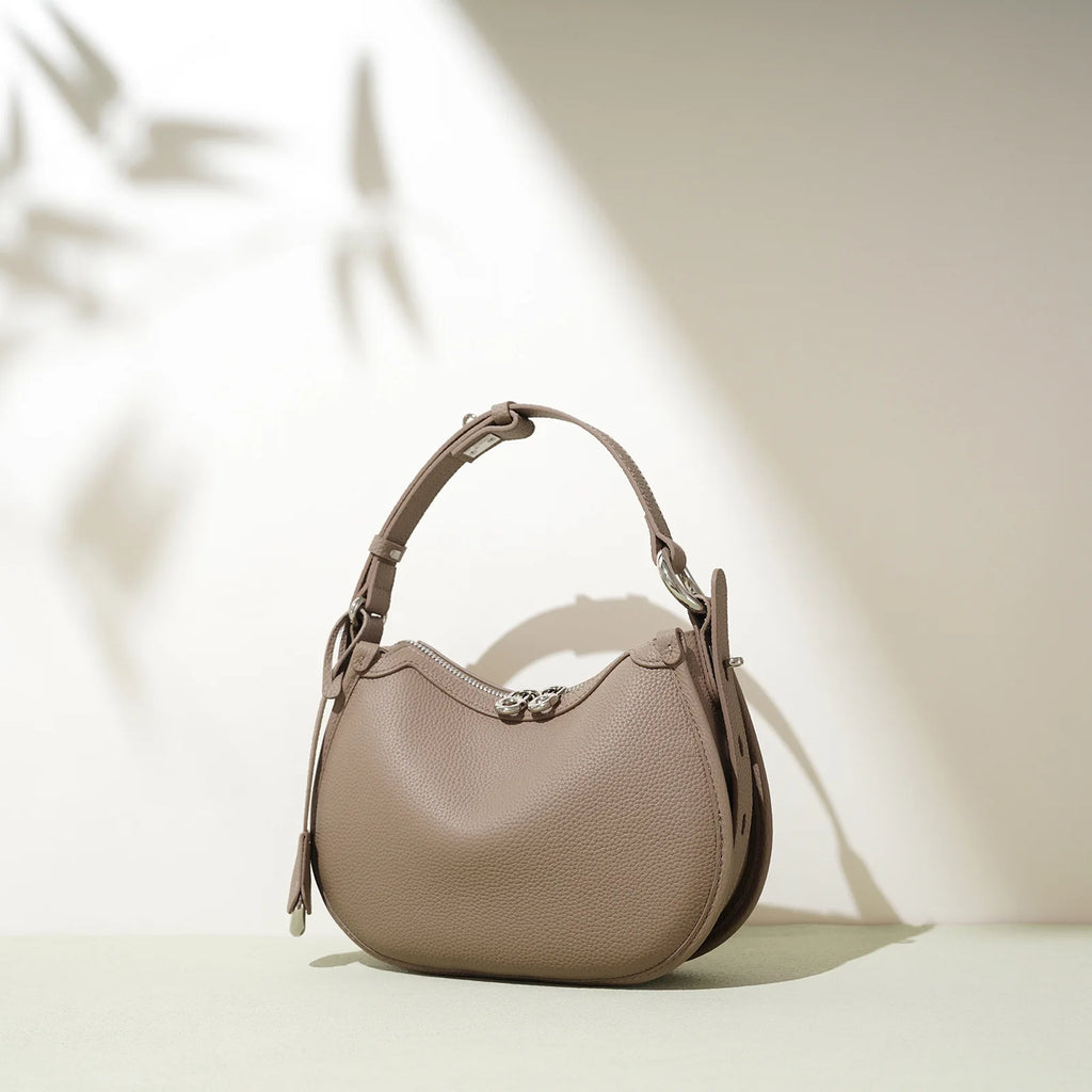 Sac bandoulière Mendy en cuir de vache – CLEVI Paris