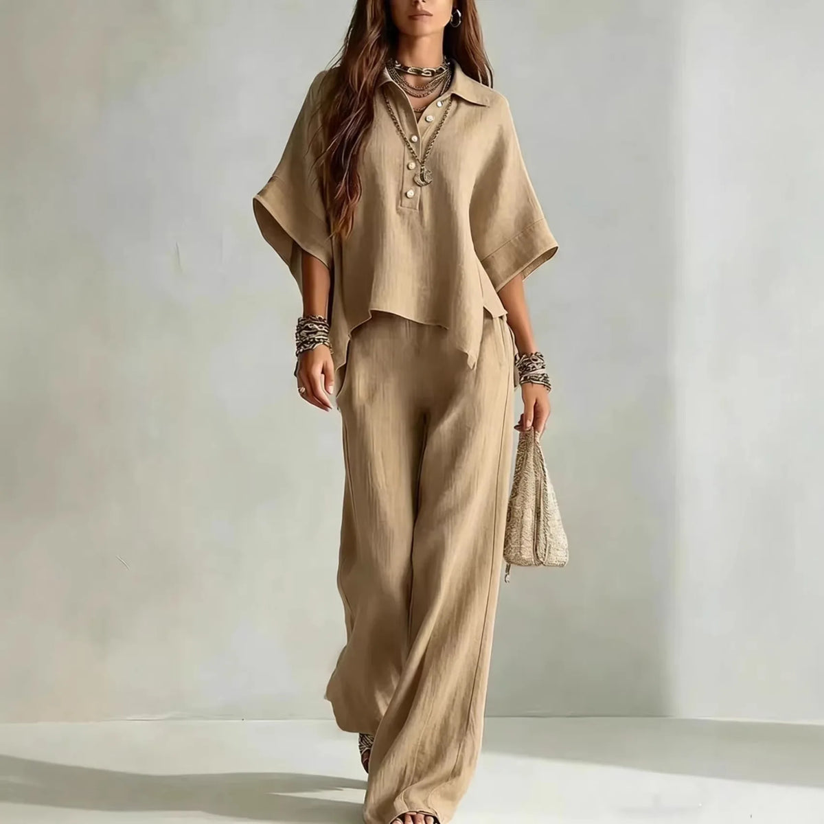 Ensemble femme haut col V et pantalon large – CLEVI Paris
