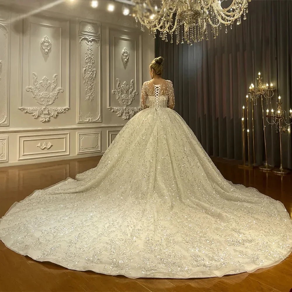 Robe de mariée en dentelle effet illusion – CLEVI Paris