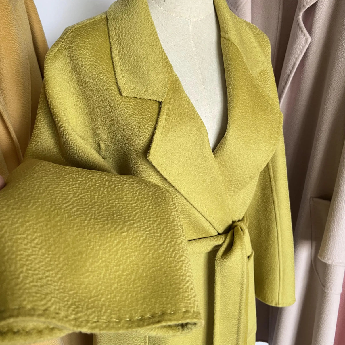 Manteau long femme en laine à revers – CLEVI Paris