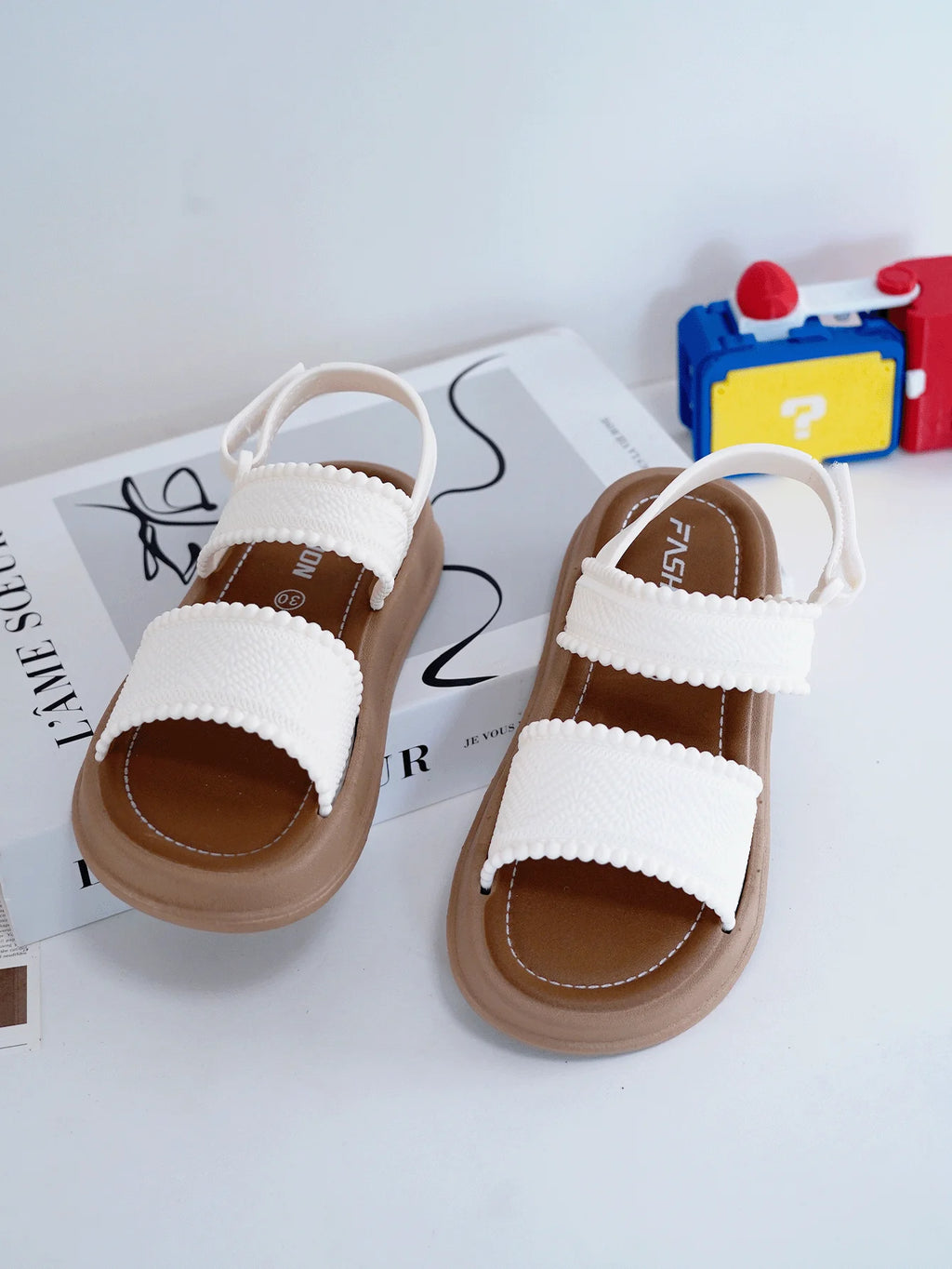 Sandales fille blanches à nœud en PVC – CLEVI Paris