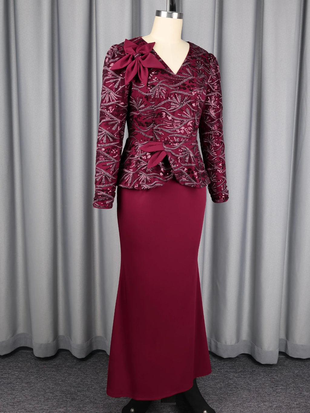 Robe longue à sequins col V manches longues – CLEVI Paris