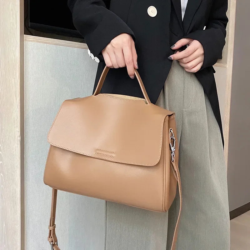 Sac à bandoulière femme souple en cuir – CLEVI Paris