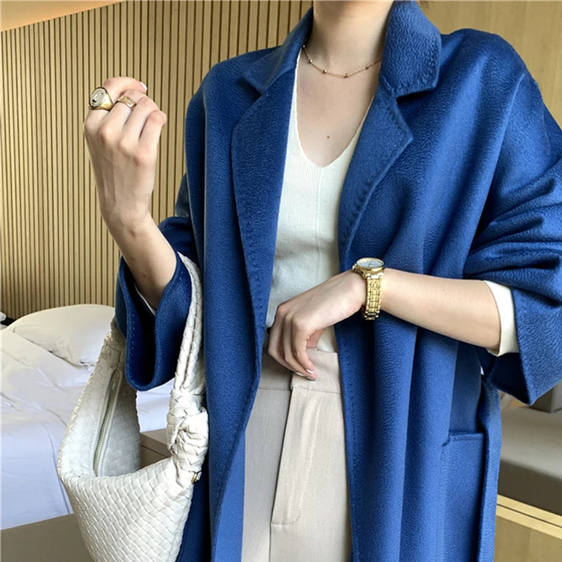 Manteau long femme en laine ceinturé bleu – CLEVI Paris