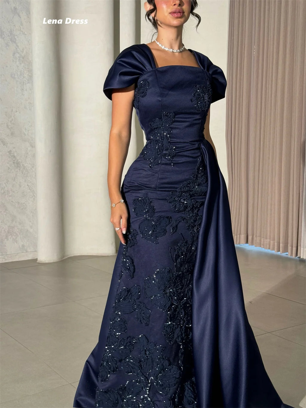 Robe de soirée sirène col carré dentelle – CLEVI Paris