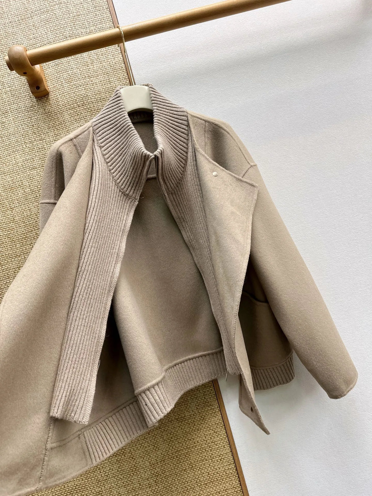 Veste femme en laine à col montant côtelé – CLEVI Paris