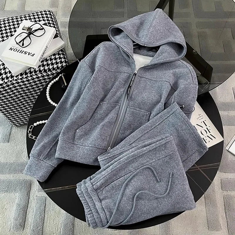 Ensemble Sport Femme 2 Pièces Sweat Capuche Zippé + Jogging Fleece Winkeep – Rose, Beige, Gris – CLEVI Paris