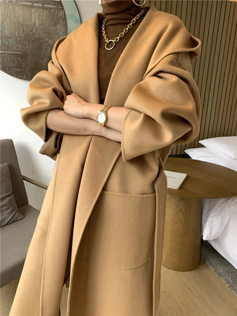 Manteau femme à capuche et ceinture – CLEVI Paris