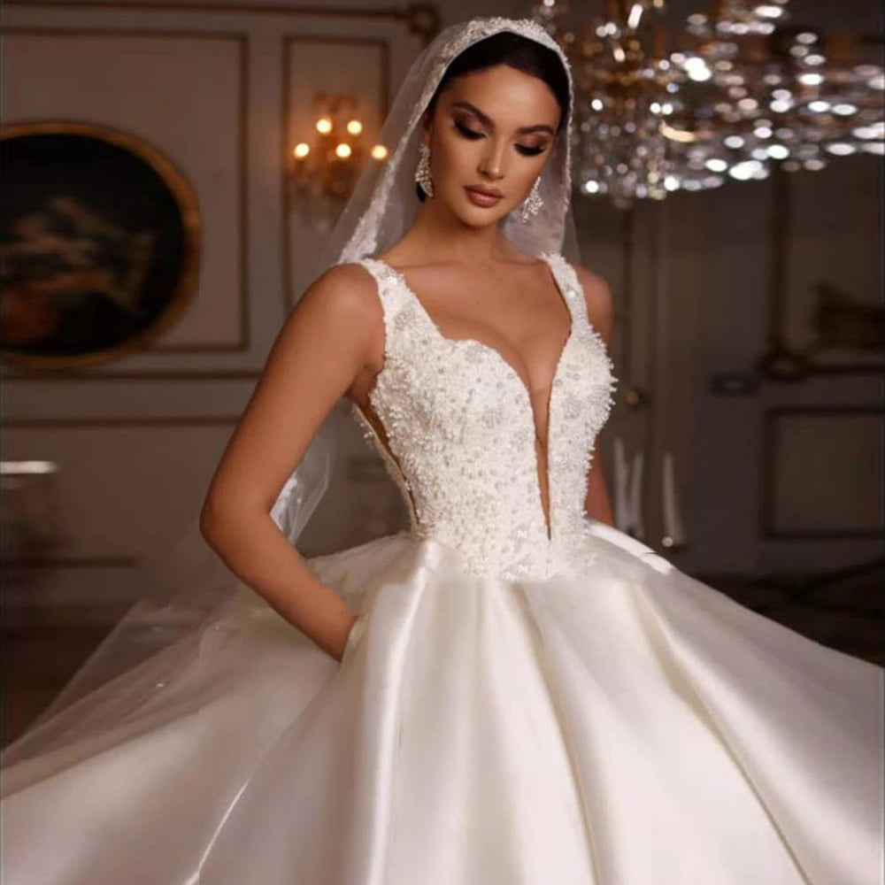 Robe de mariée dentelle et tulle col V – CLEVI Paris