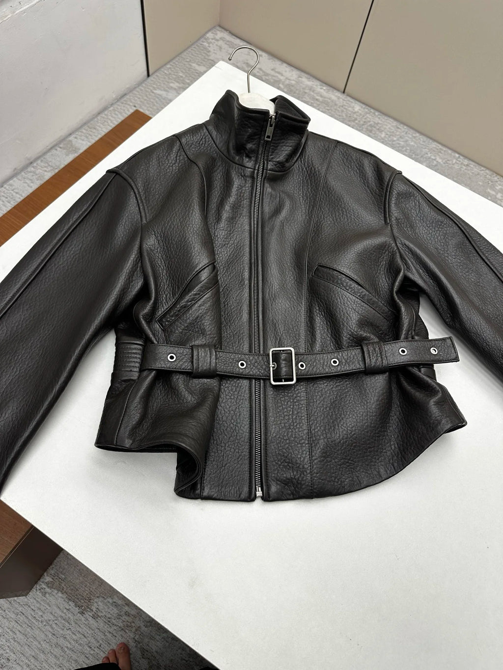 Veste biker femme en cuir de mouton ceinturée – CLEVI Paris