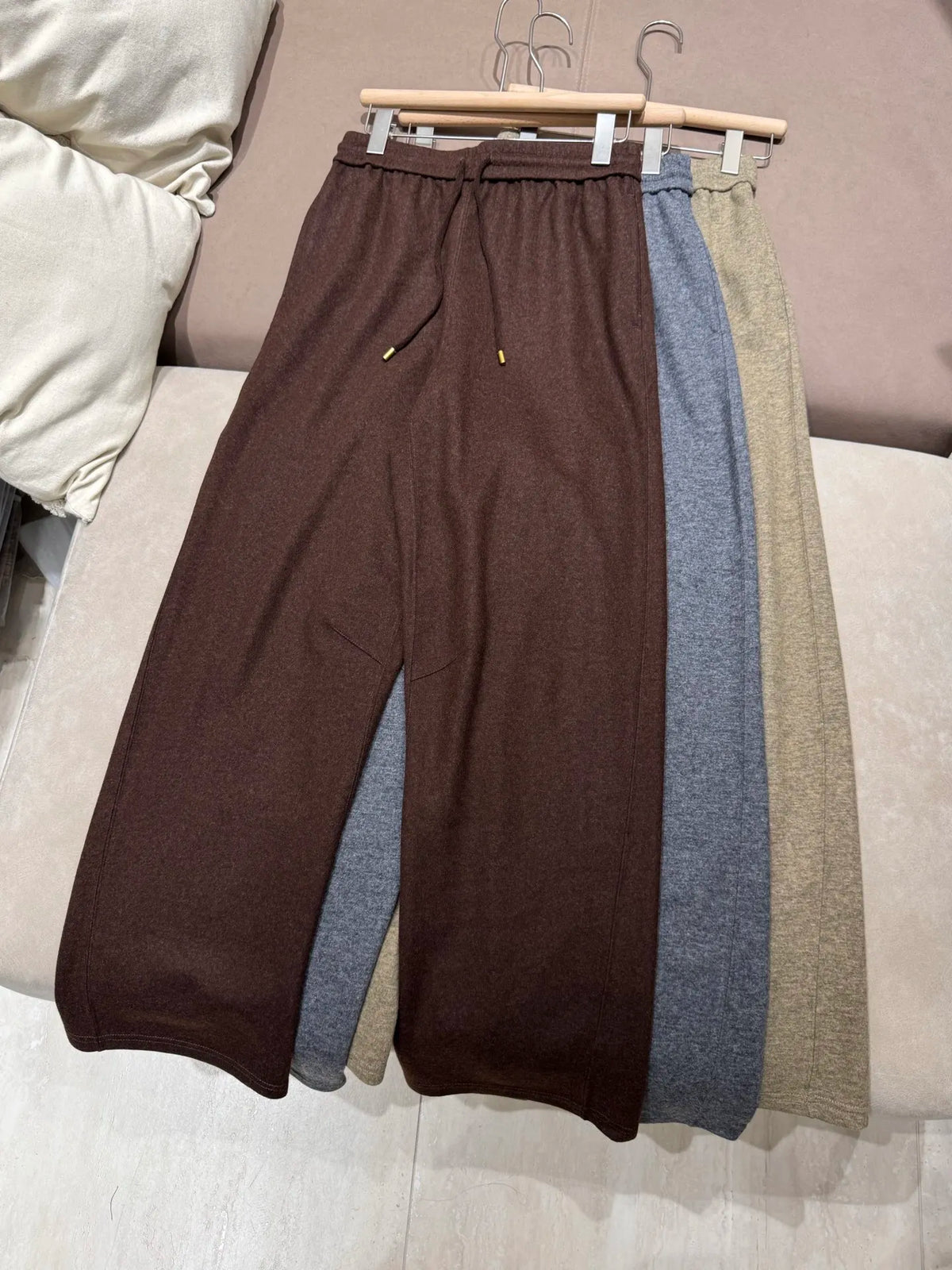 Ensemble femme en maille à capuche et pantalon – CLEVI Paris