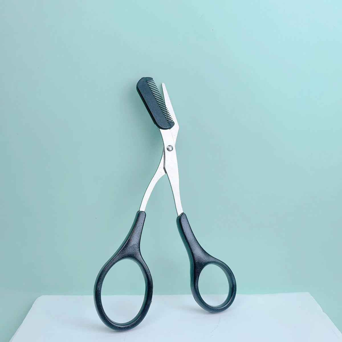 Ciseaux à sourcils avec peigne – CLEVI Paris