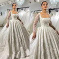 Robe de mariée satinée col carré – CLEVI Paris