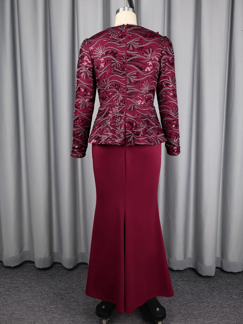 Robe longue à sequins col V manches longues – CLEVI Paris