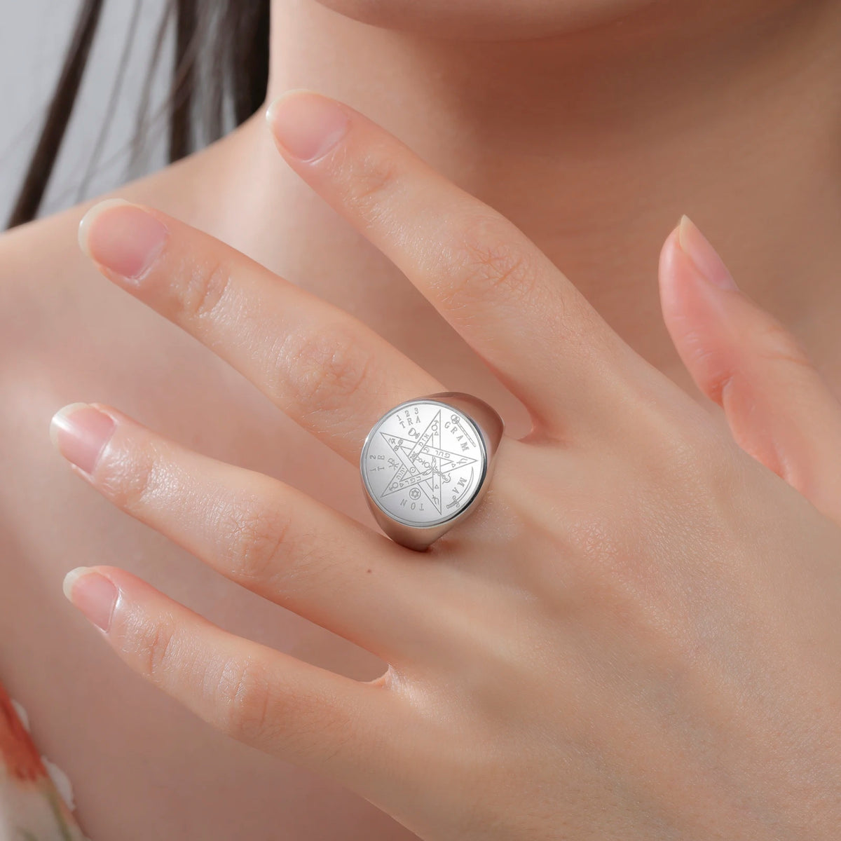 Bague Unisexe Tétragramme Acier Doré 18K – CLEVI Paris